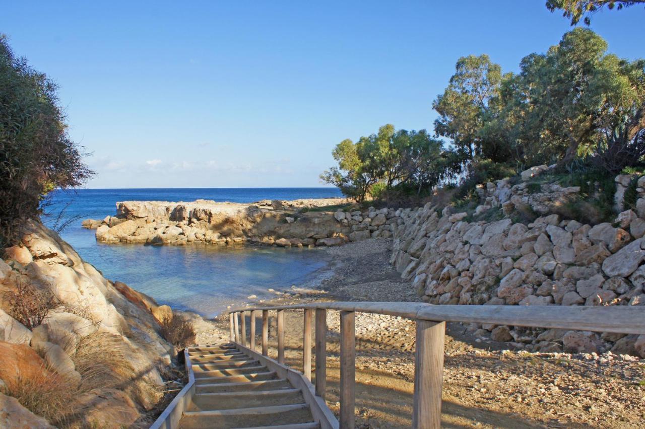 Meryl - Coralli Beachfront Apartment Protaras Exterior foto
