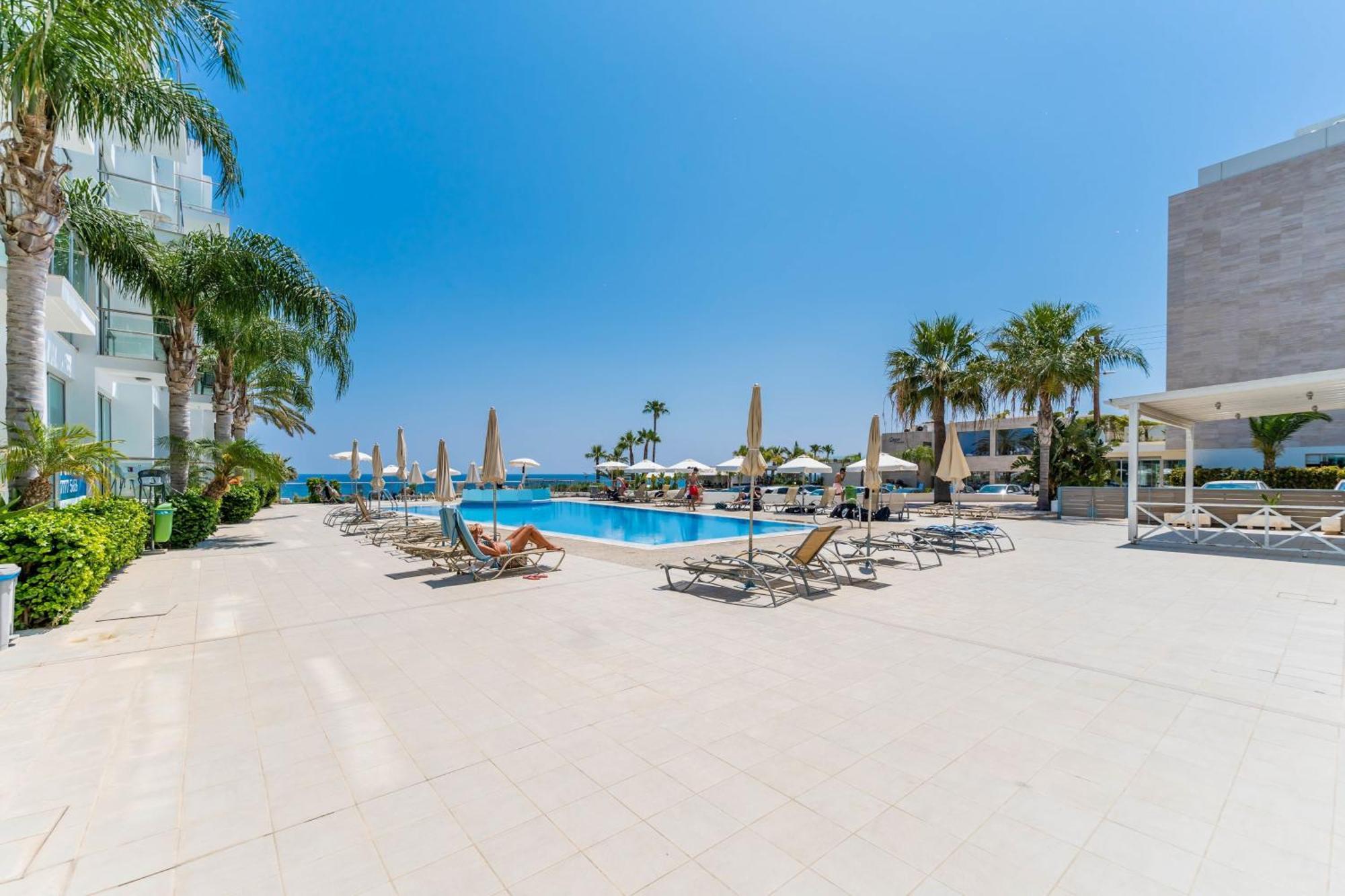 Meryl - Coralli Beachfront Apartment Protaras Exterior foto