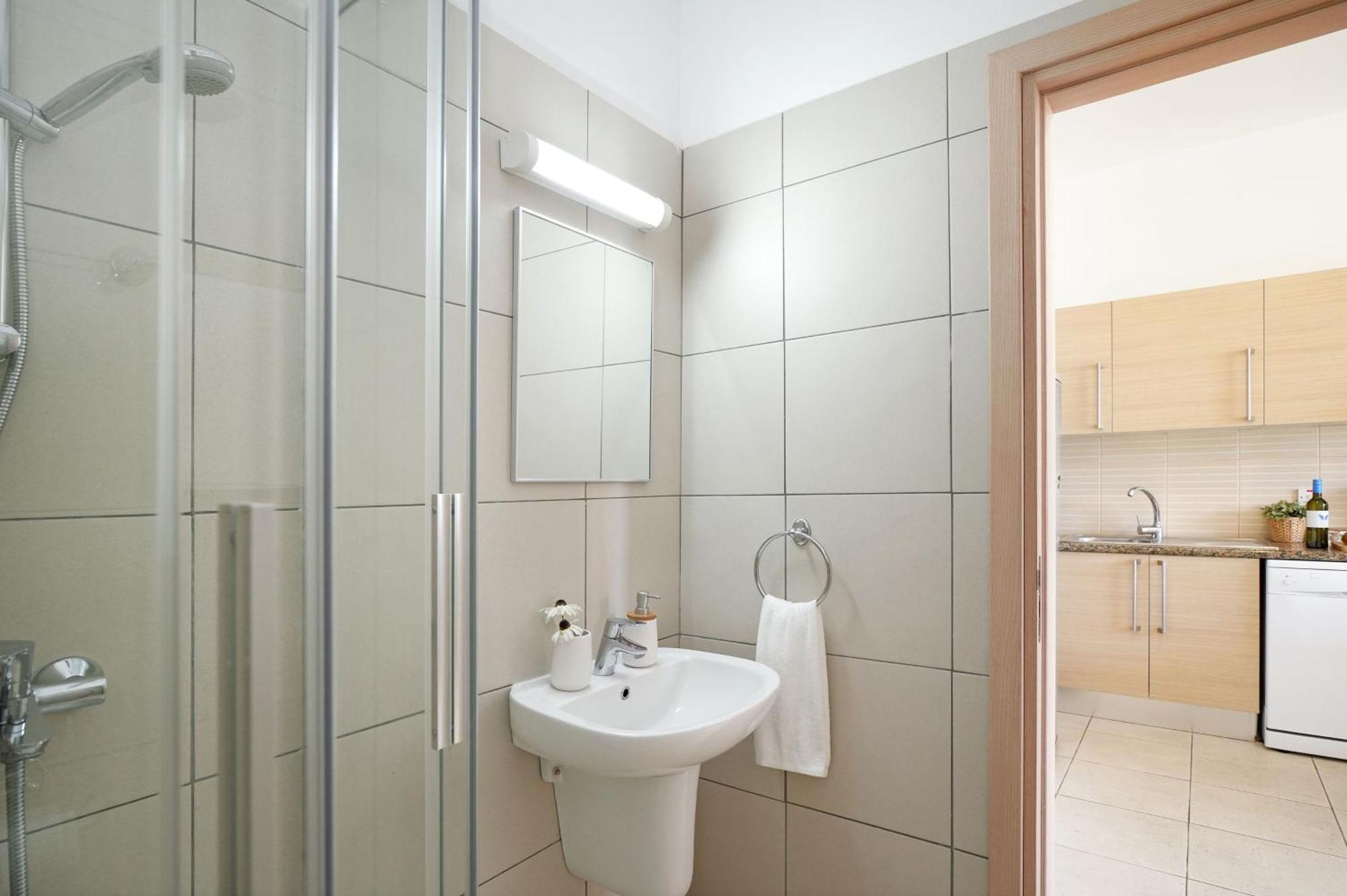 Meryl - Coralli Beachfront Apartment Protaras Exterior foto