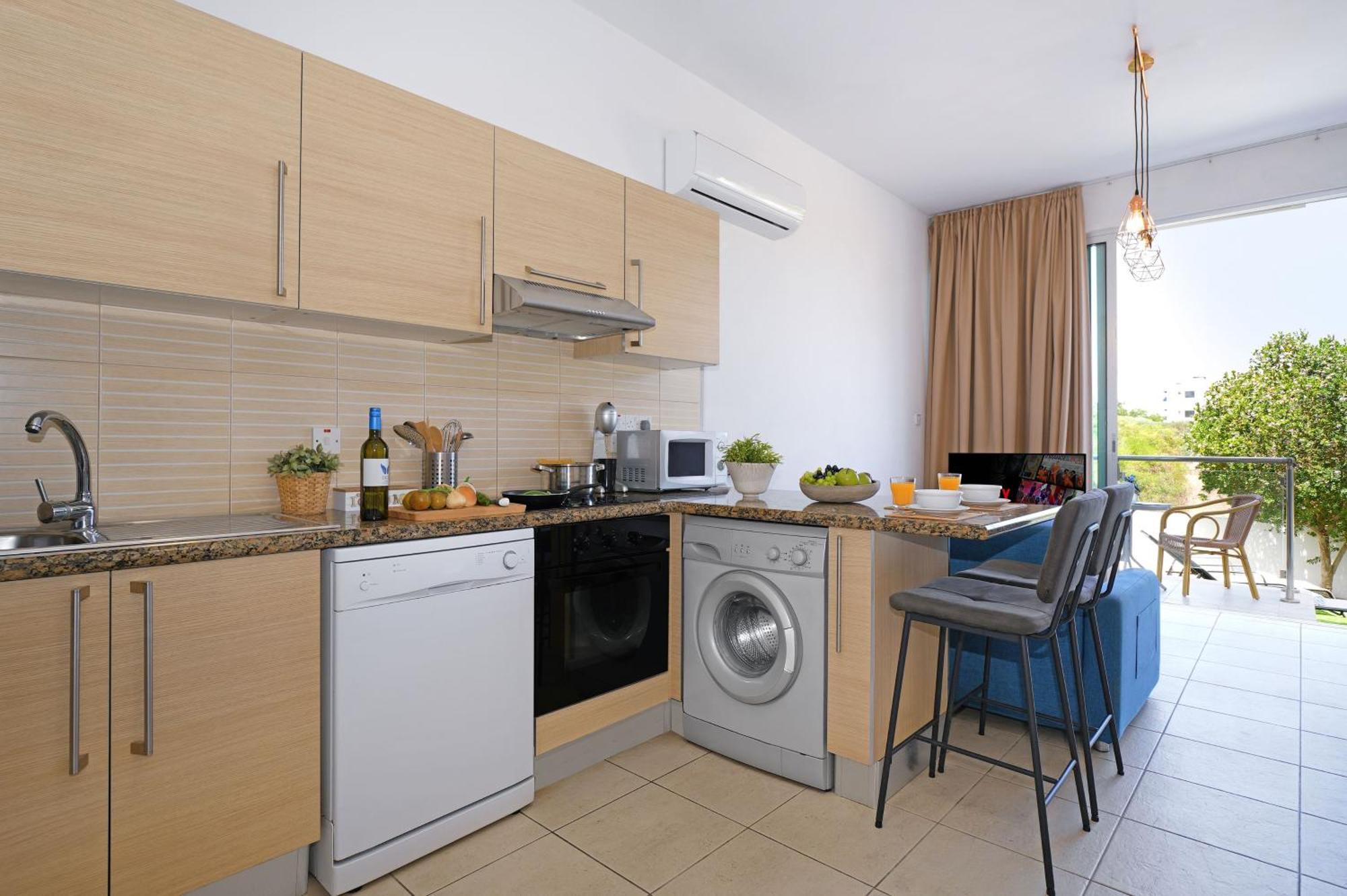 Meryl - Coralli Beachfront Apartment Protaras Exterior foto