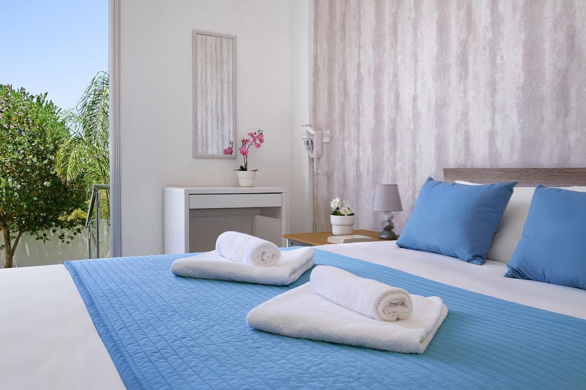 Meryl - Coralli Beachfront Apartment Protaras Exterior foto