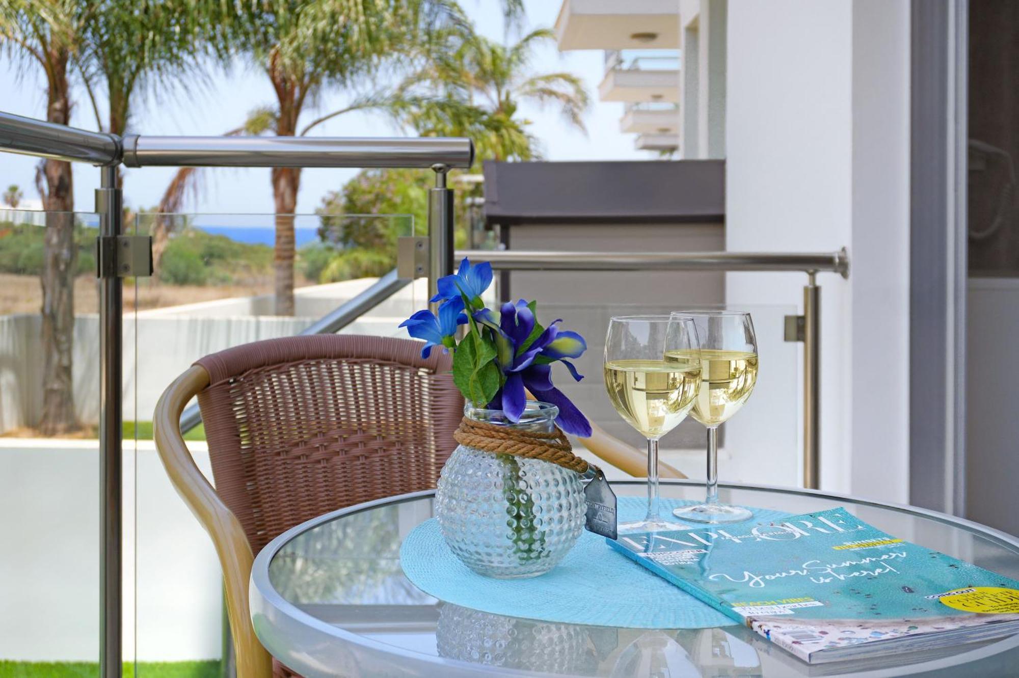Meryl - Coralli Beachfront Apartment Protaras Exterior foto