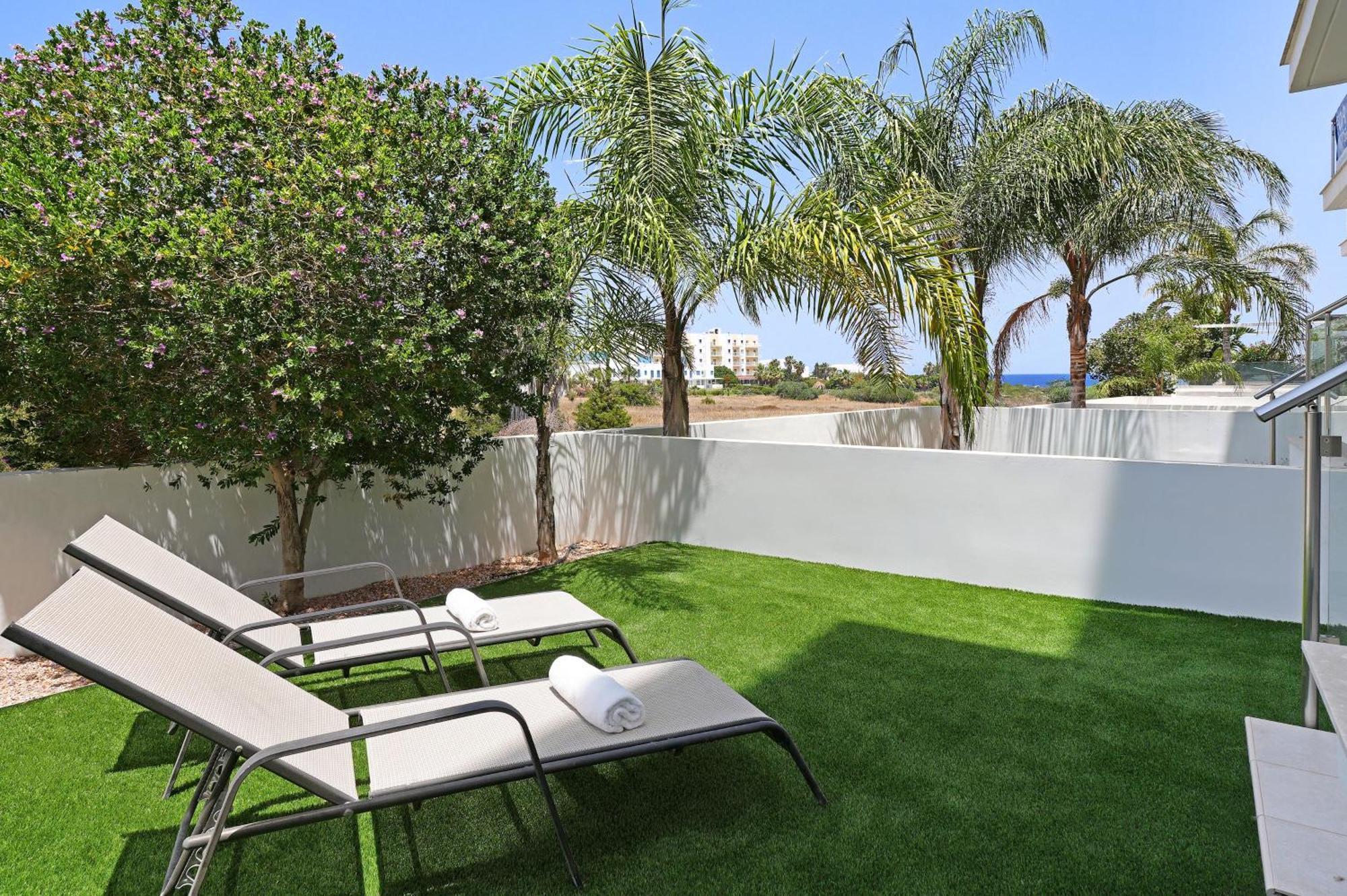 Meryl - Coralli Beachfront Apartment Protaras Exterior foto
