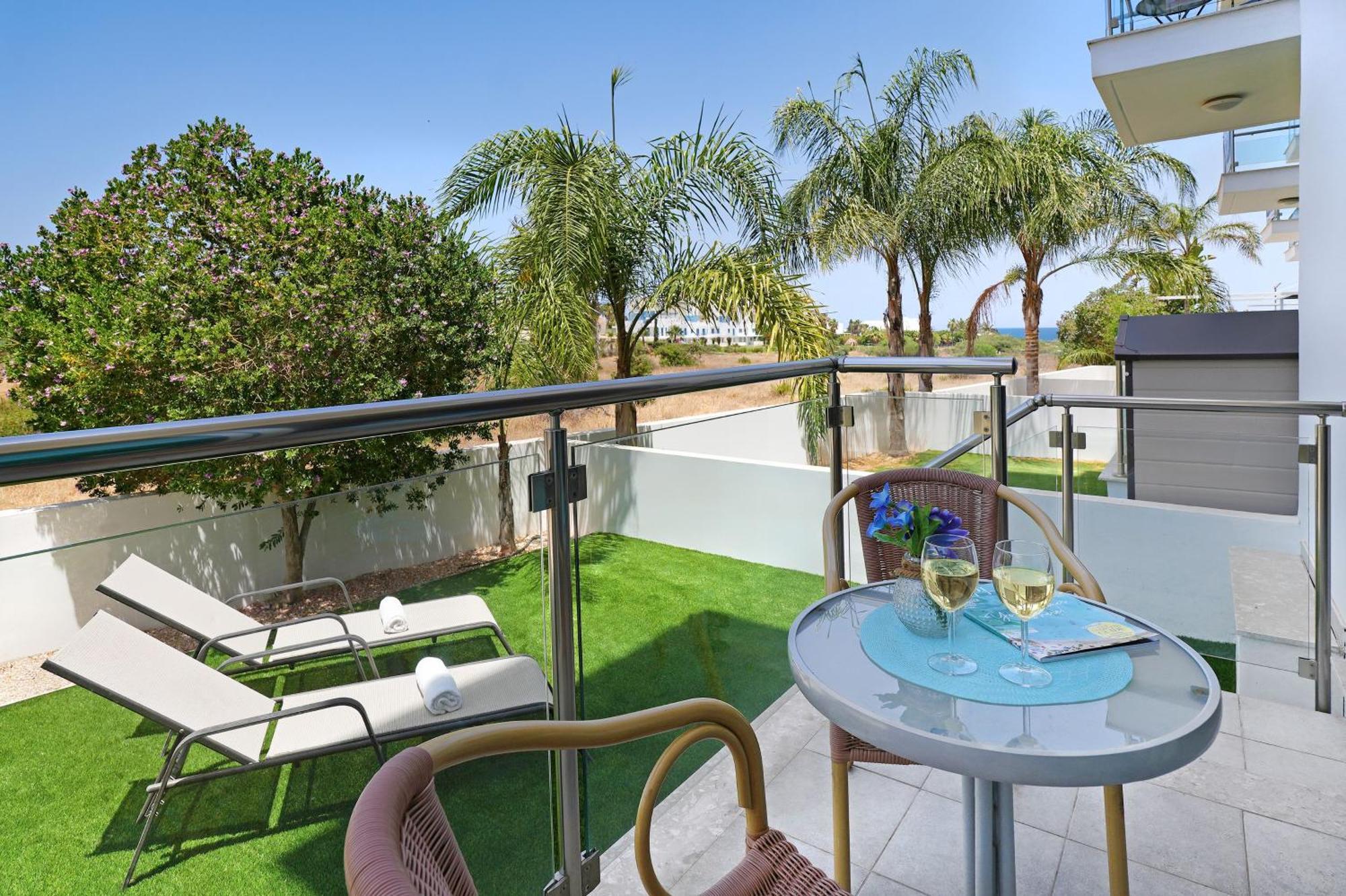Meryl - Coralli Beachfront Apartment Protaras Exterior foto